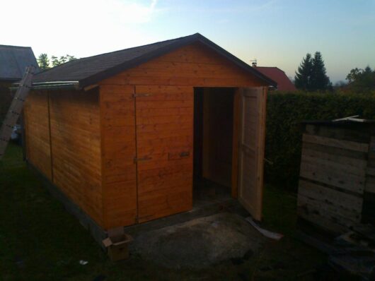 Dřevěná garáž malá